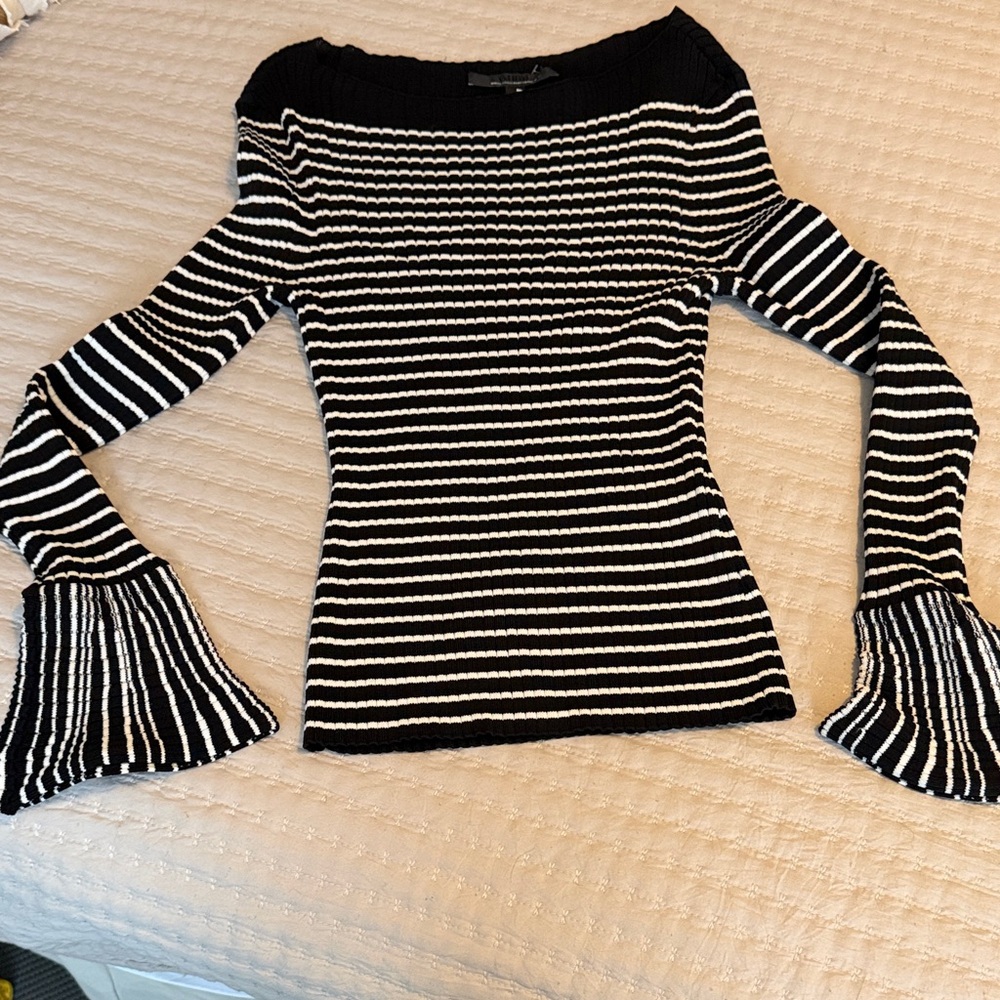 White House Black Market Boatneck Top w/ Bell Cuffs - Fab Sz Med NWT - Picture 4 of 5